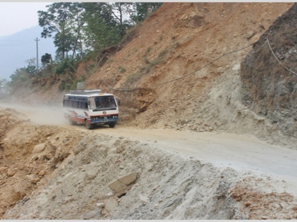 कर्णाली राजमार्गको स्तरवृद्धि गरिँदै